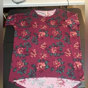 Like new LulaRoe floral shirt
